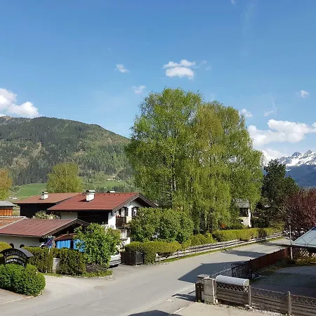 Haus Alpina * Zell am See
